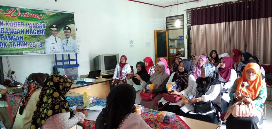 Pelatihan Kader Pangan pada Kegiatan Desa Mandiri Pangan di ruang Pertemuan Dinas Perikanan dan Pang