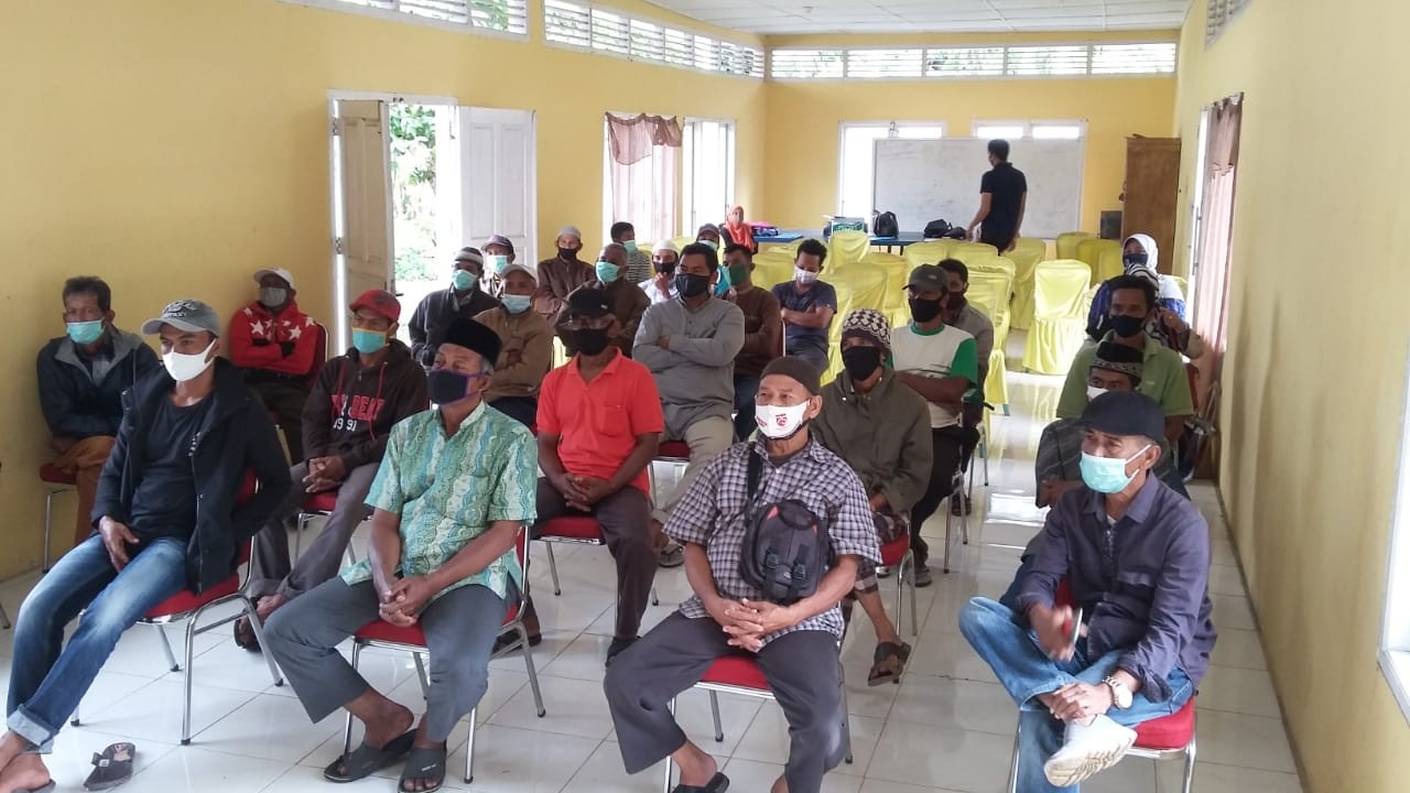 Penyerahan  Jaring Langli dari DKP Propinsi Sumatera Barat untuk para Nelayan Danau Singkarak