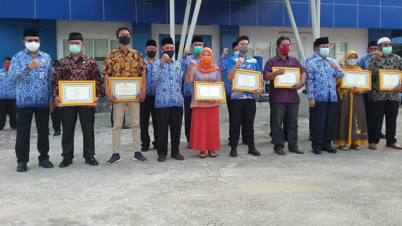 Menghadiri Penerimaan Penghargaan bagi Pelaku Usaha Perikanan dari Gubernur Sumbar Dalam Rangka Hari