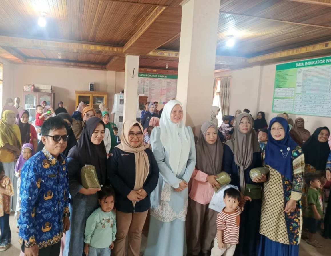 PENYERAHAN BANTUAN PANGAN  BAGI KELUARGA PENERIMA MANFAAT DAN BALITA STUNTING