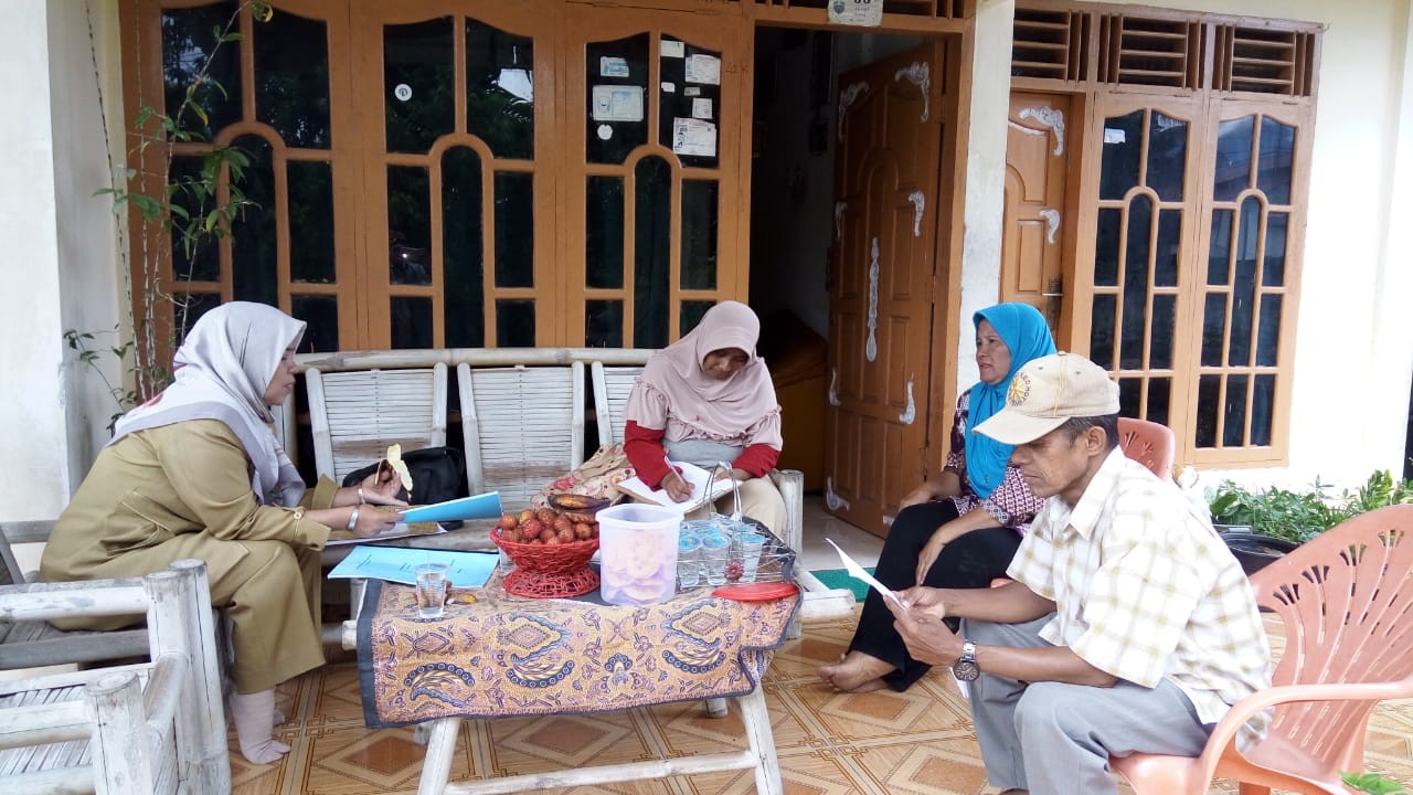 CP/CL Penerimaan Manfaat BibitTanaman Buah - buahan dan Pupuk Kompos Ke KWT Prima Lestari dan Kelomp